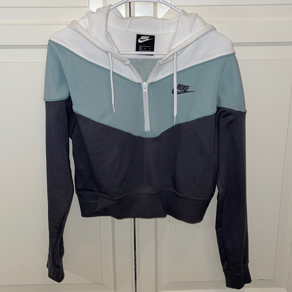 Nike Tops - Nike Cropped Sweatshirt